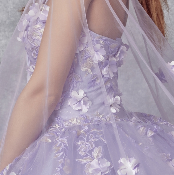 Formal dress - Picture 5 of 8